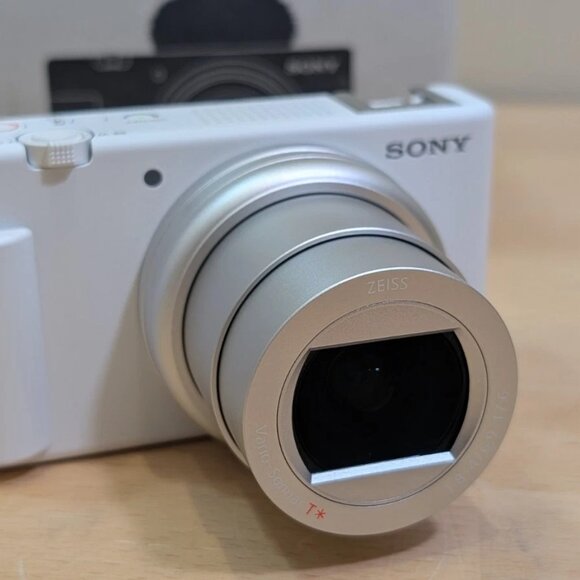 Sony ZV-1 II Vlog Camera for Content Creators & Vloggers (White) - ZV-1M2 - Picture 7 of 9